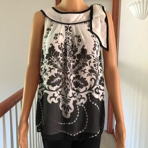Black and white flowey top